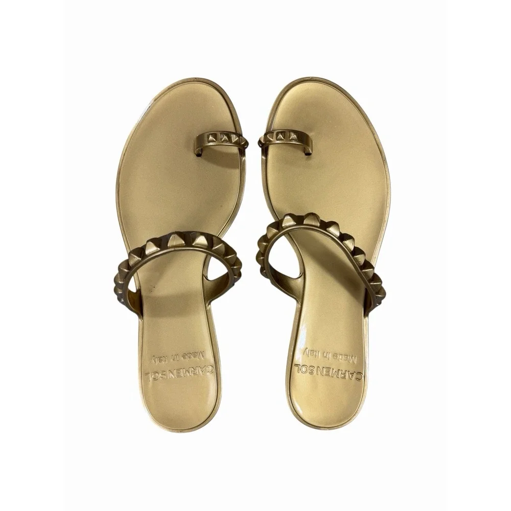 NIB Carmen Sol 'Maria' Women's Gold Pyramid Stud Jelly Flat Sandals - Size 11